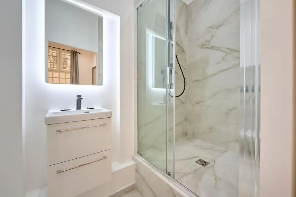 Marais - Modern Apartment Paris